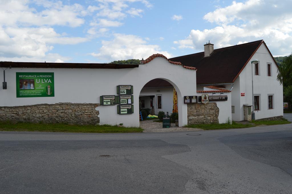 Restaurace A Penzion U Lva Karlstejn Exterior photo