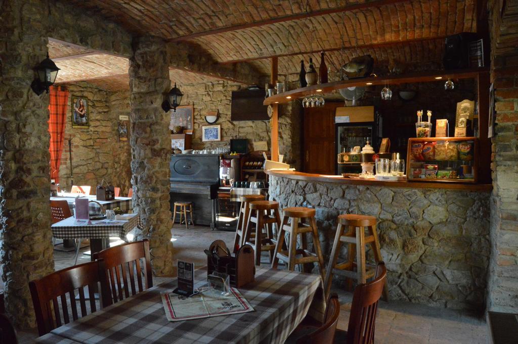 Restaurace A Penzion U Lva Karlstejn Exterior photo