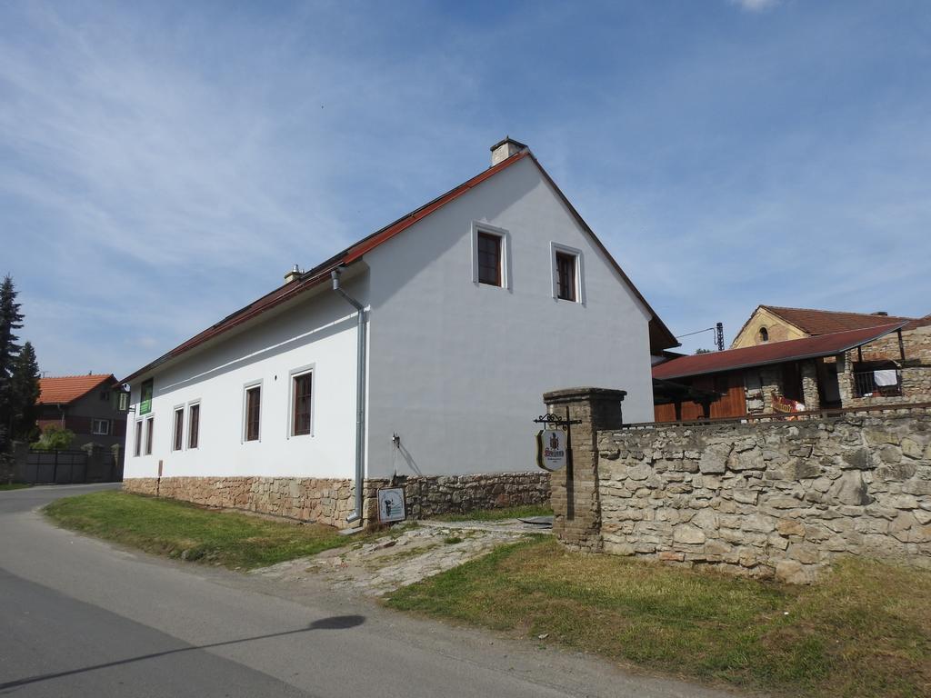 Restaurace A Penzion U Lva Karlstejn Exterior photo