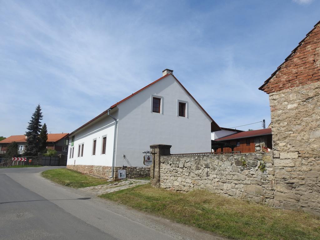Restaurace A Penzion U Lva Karlstejn Exterior photo